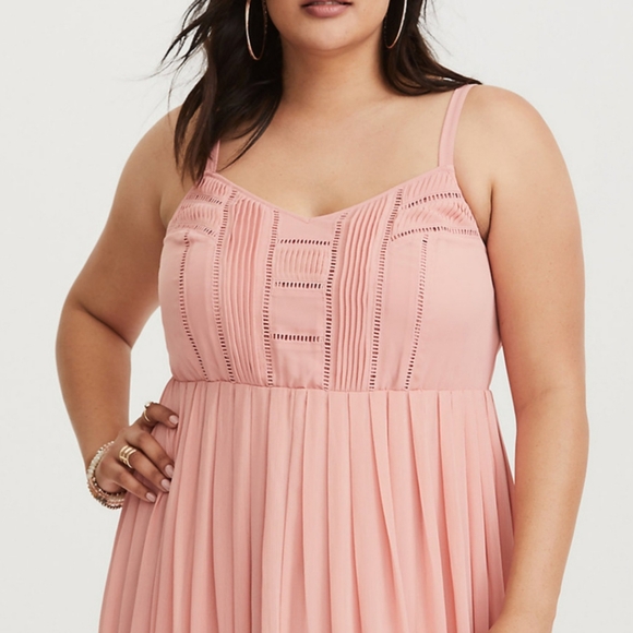 Torrid Blush Pleat & Eyelet Chiffon Maxi Dress 1X - Picture 2 of 5